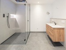 Bad Sonnendurchflutete und gro�z�gige Dreizimmerwohnung nahe der Uni