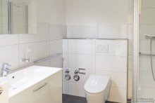 Badezimmer Bild 1 Selbstnutzung oder Kapitalanlage? Gro�z�gige Vierzimmer-Wohnung mit Balkon im Zentrum von Brackwede