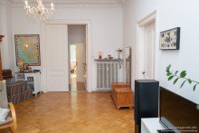 Wohnzimmer Gro�z�gige Altbauwohnung mit Balkon nahe dem Rathaus -VERMIETET-