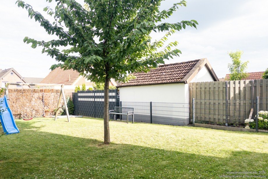 Garten mit Spielger�ten Erdgeschosswohnung Bielefeld