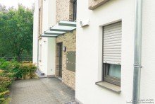 Hauseingang Attraktive, barrierefreie Zweizimmerwohnung im Erdgeschoss mit Terrasse in moderner Stadtvilla