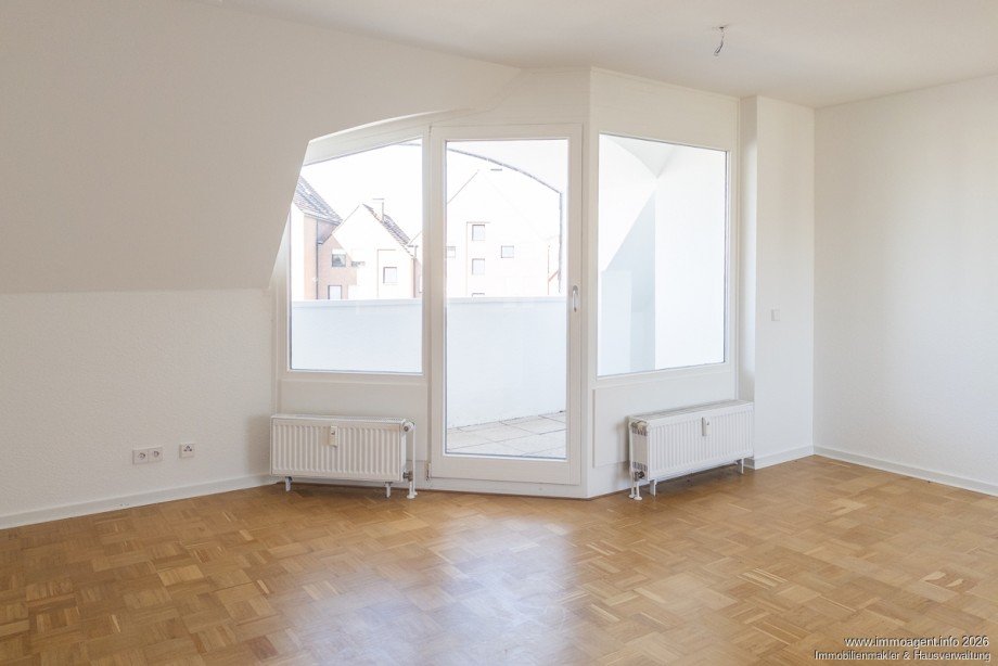 Wohnzimmer mit Balkon Bild 1 Etagenwohnung Bielefeld