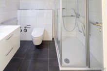 Badezimmer Bild 2 Selbstnutzung oder Kapitalanlage? Gro�z�gige Vierzimmer-Wohnung mit Balkon im Zentrum von Brackwede
