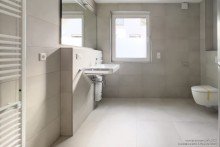 Bad Moderne Neubauwohnung mit Terrasse