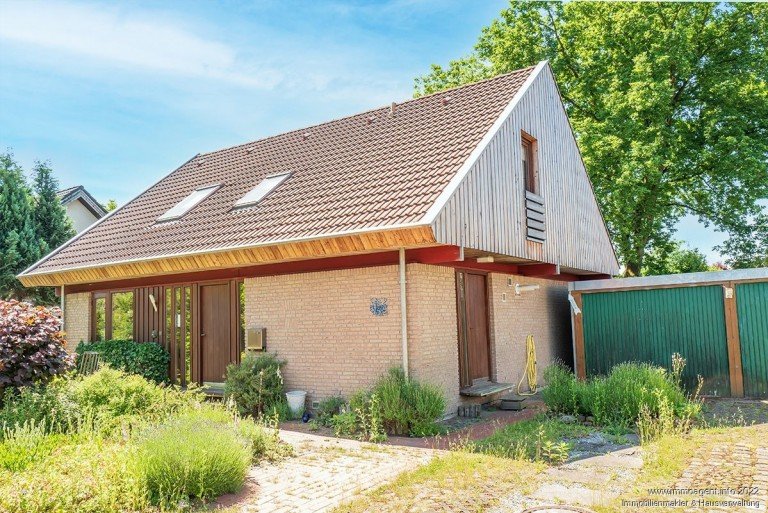 Vorderansicht Schlo� Holte-Stukenbrock Einfamilienhaus Gem�tliches Einfamilienhaus mit d�nischem Charme -VERKAUFT-