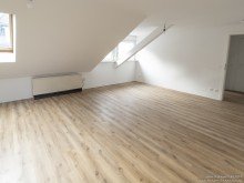 Wohn-/Esszimmer Gem�tliche Dachgeschosswohnung im Musikerviertel -VERMIETET-