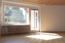 Wohnzimmer mit Zugang zur Loggia Zentrale 3-Zimmer-Wohnung mit Loggia in Brackwede f�r Selbstnutzer oder Kapitalanleger -VERKAUFT-