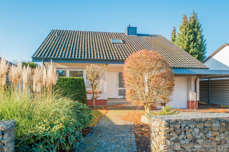 Ansicht Spenge Einfamilienhaus Seltenes Einfamilienhaus in ruhiger Lage im Ortskern von Spenge -VERKAUFT-