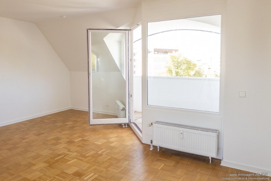 Wohnzimmer mit Balkon Bild 2 Etagenwohnung Bielefeld