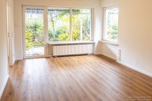Wohnzimmer Renovierte Zweizimmerwohnung mit Terrasse im Bielefelder Westen - VERMIETET -