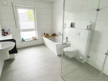 Badezimmer Moderne Dachgeschosswohnung in Unin�he