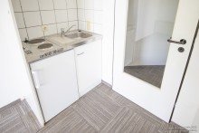 Kitchenette Uninahes Studierendenappartement mit Balkon und Stellplatz