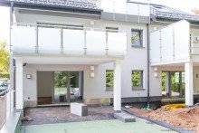 Terrasse Sch�ne Neubauwohnung mit drei Zimmern und Terrasse