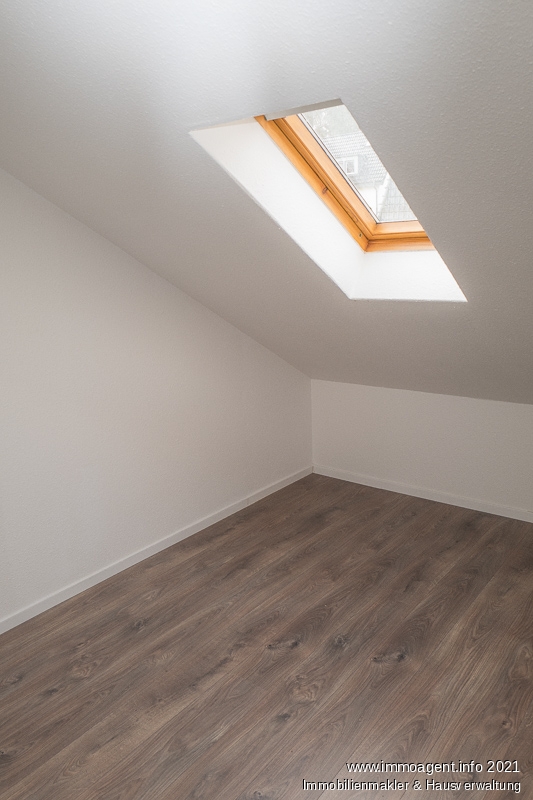 Kleines Zimmer Dachgeschosswohnung Bielefeld