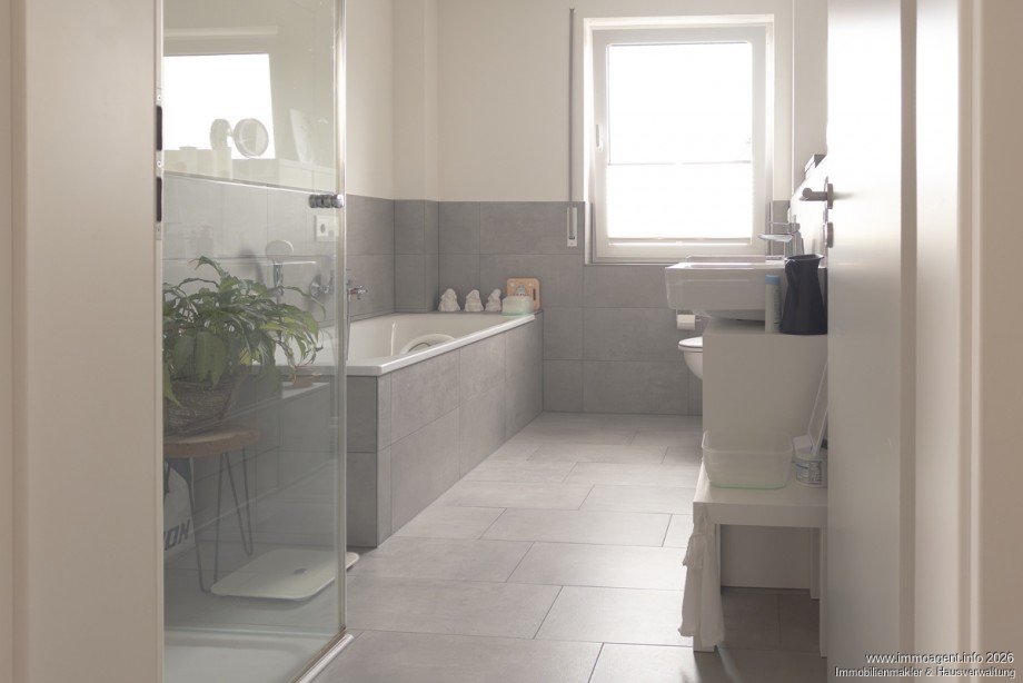 Badezimmer Bild 1 Dachgeschosswohnung Bielefeld