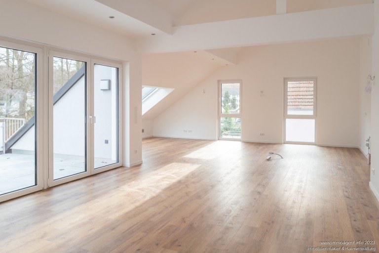 Wohnraum Bielefeld Dachgeschosswohnung Gro�z�gige und helle Dachgeschosswohnung in Unin�he -VERMIETET-