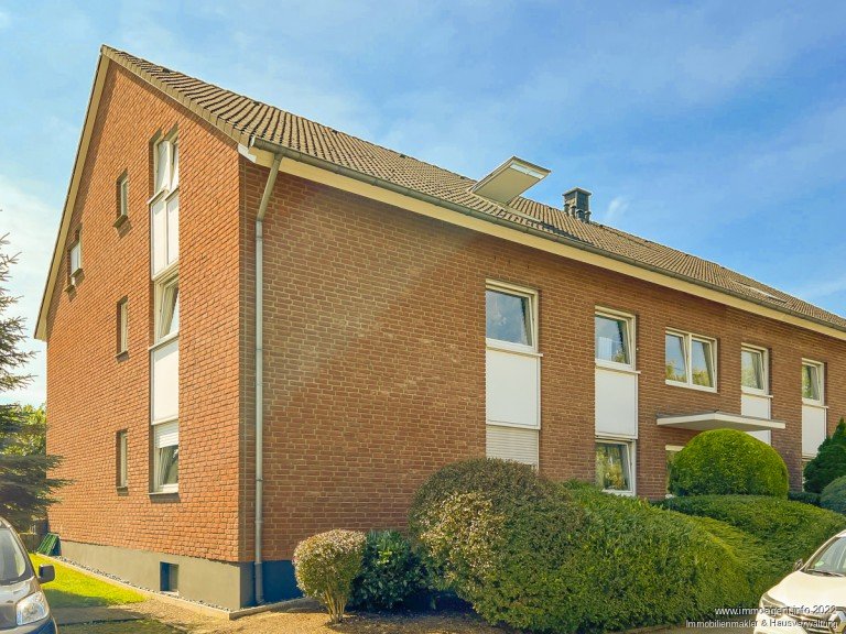 Ansicht Bielefeld Dachgeschosswohnung WBS erforderlich - Gro�z�gige Vierzimmerwohnung in Bielefeld-Brake -VERMIETET-