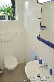 G�ste-WC Attraktive Doppelhaush�lfte mit Doppelcarport und Garten in Enger -VERMIETET-