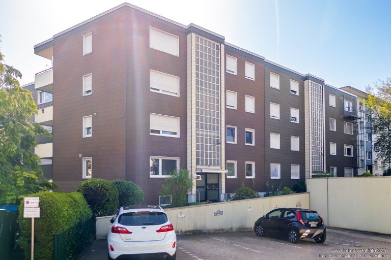 Hauptbild: Selbst einziehen oder vermieten? Zentrale 3-Zimmer-Wohnung mit Loggia in Brackwede