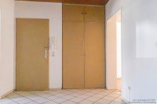 Flur mit Einbauschrank Zentrale 3-Zimmer-Wohnung mit Loggia in Brackwede f�r Selbstnutzer oder Kapitalanleger -VERKAUFT-