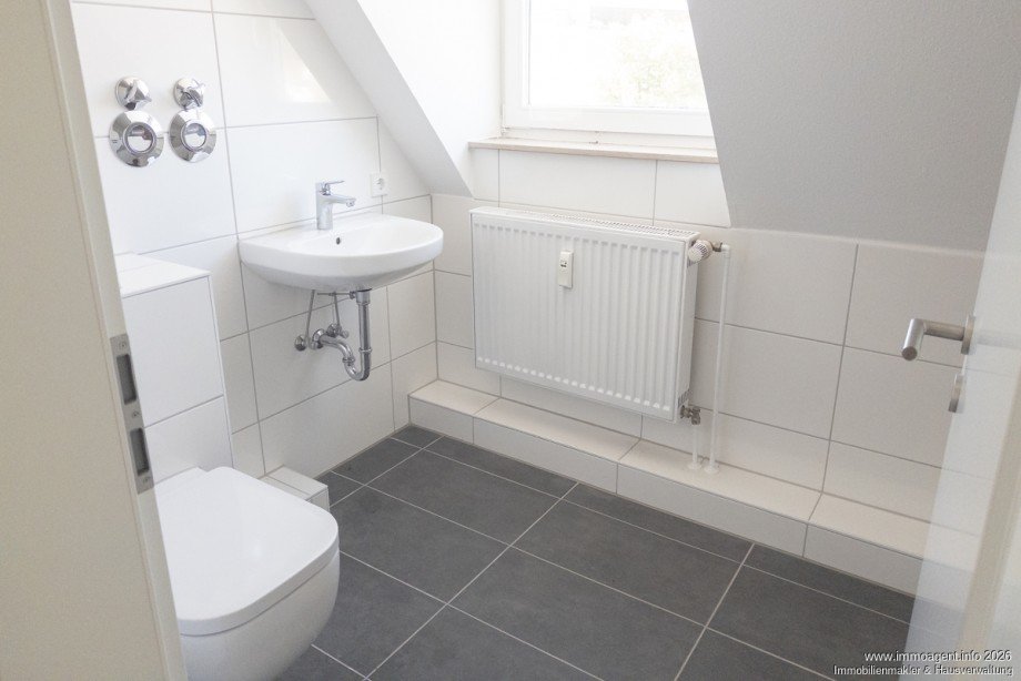 Bad mit Wanne Bild 1 Etagenwohnung Bielefeld