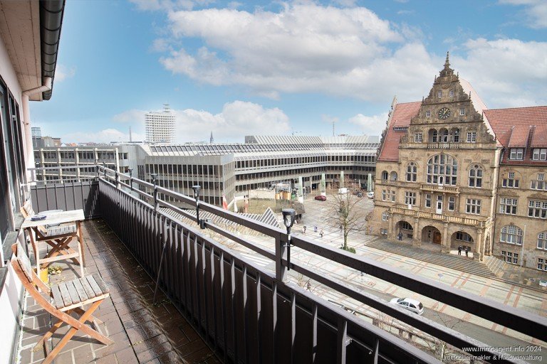 Balkon Bielefeld Etagenwohnung Sch�ne Dreizimmerwohnung mit Blick auf das Alte Rathaus
