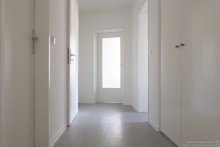 Flur Selbst einziehen oder vermieten? Zentrale 3-Zimmer-Wohnung mit Loggia in Brackwede -VERKAUFT-