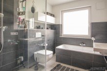 Badezimmer Moderne Dreizimmerwohnung mit Balkon in Bielefeld Schildesche -VERMIETET-